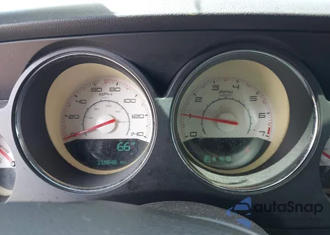 2014 Dodge Challenger Sxt z USA, uszkodzony, nr VIN 2C3CDYAG0EH111053